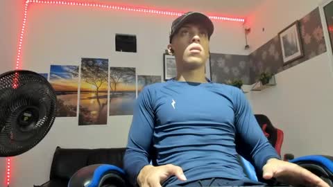 noah_flynn1 online show from March 1, 11:03 am