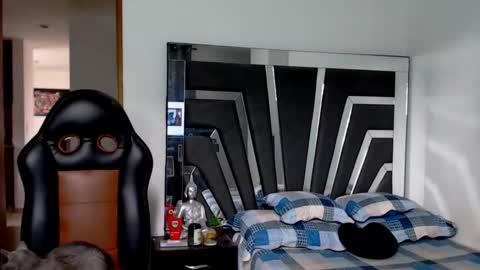 Noah Harris01 online show from April 1, 1:41 pm