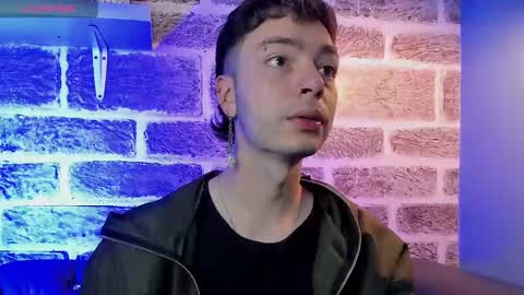 Snapshot of noah_ricci_ chatting on September 19, 12:31 pm online show from September 19, 12:31 pm
