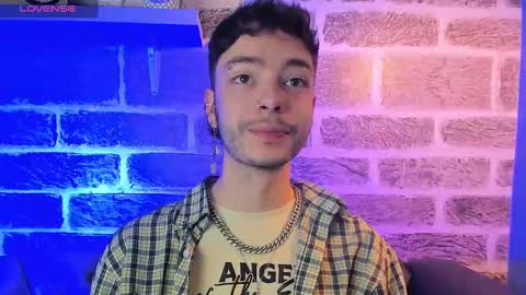 Snapshot of noah_ricci_ chatting on September 25, 12:34 pm online show from September 25, 12:34 pm