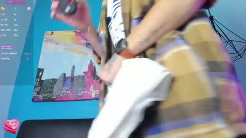 Snapshot of noah_ricci_ chatting on February 6, 12:04 pm online show from February 6, 12:04 pm