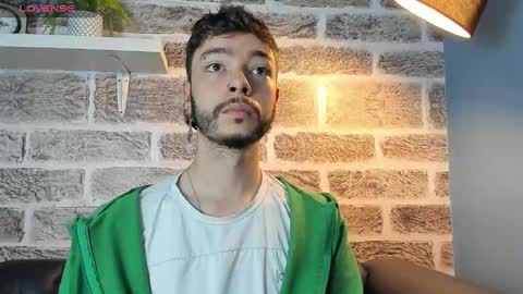 Snapshot of noah_ricci_ chatting on September 11, 12:39 pm online show from September 11, 12:39 pm