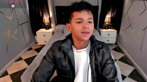 noah_smith04 online show from January 23, 12:41 pm