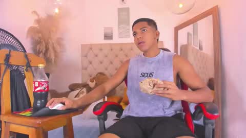 N O AH - S T H O  N E online show from February 21, 10:29 am