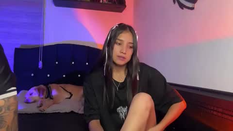 Jean Y Isa online show from January 17, 4:22 am