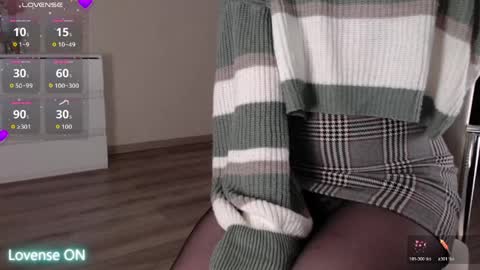 noelleneptune online show from April 10, 4:18 am