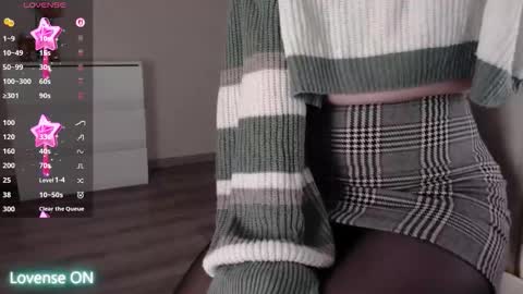 noelleneptune online show from March 4, 11:51 am