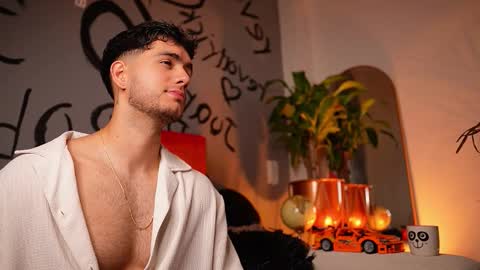 Snapshot of noha_miler chatting on October 16, 12:43 am kevin online show from October 16, 12:43 am