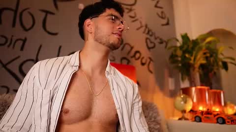 Snapshot of noha_miler chatting on October 8, 11:21 pm kevin online show from October 8, 11:21 pm