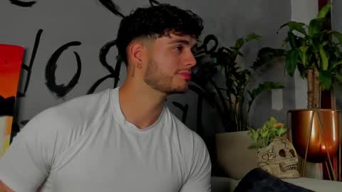 Snapshot of noha_miler chatting on February 22, 11:46 pm kevin online show from February 22, 11:46 pm