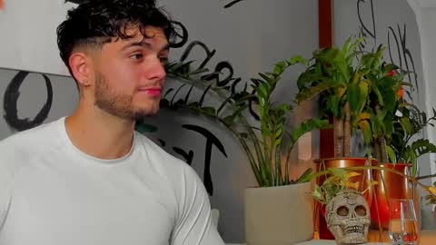 Snapshot of noha_miler chatting on February 11, 3:18 am kevin online show from February 11, 3:18 am