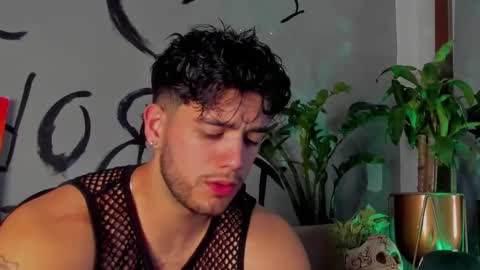 Snapshot of noha_miler chatting on February 24, 1:13 am kevin online show from February 24, 1:13 am