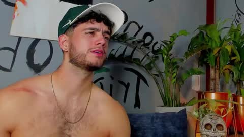 Snapshot of noha_miler chatting on February 14, 12:51 am kevin online show from February 14, 12:51 am