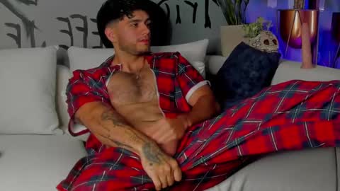 Snapshot of noha_miler chatting on February 22, 3:56 am kevin online show from February 22, 3:56 am