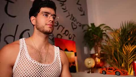 Snapshot of noha_miler chatting on September 29, 8:19 pm kevin online show from September 29, 8:19 pm