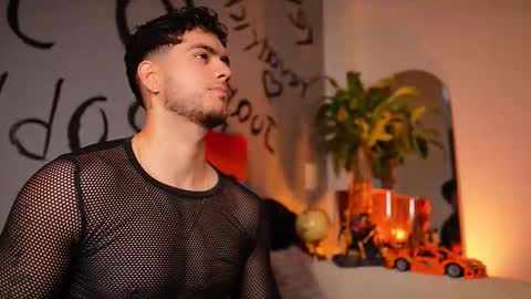 Snapshot of noha_miler chatting on October 18, 5:28 pm kevin online show from October 18, 5:28 pm