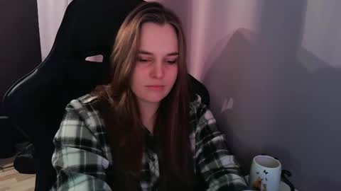 noir_ember_ online show from October 17, 12:42 pm