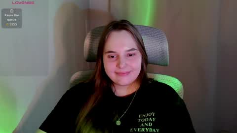 noir_ember_ online show from June 7, 6:35 pm