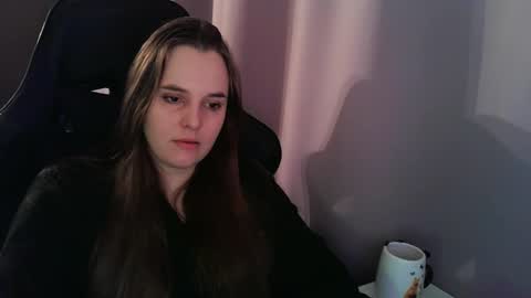 noir_ember_ online show from October 18, 12:53 pm