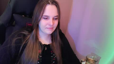 noir_ember_ online show from November 4, 2:40 pm