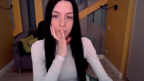 NoirDiva online show from April 2, 11:50 am