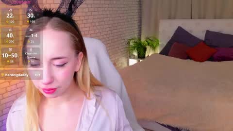 Isabelle online show from April 17, 10:01 pm