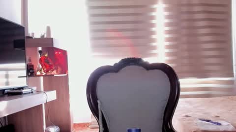 Snapshot of noorthernlightss chatting on October 7, 12:23 pm Ara online show from October 7, 12:23 pm