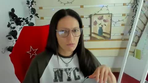 Nora online show from April 3, 10:33 am