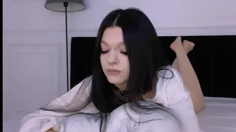 noraaddams online show from October 28, 2:45 am