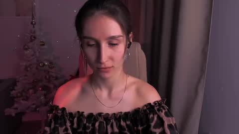 Snapshot of north_valkyrie chatting on January 4, 12:27 am Hazel online show from January 4, 12:27 am