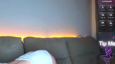 Hello My name is Helene NTMU  Finger up if u like what u see online show from March 2, 2:24 pm