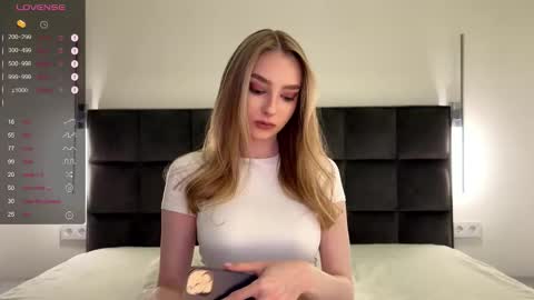 Goldie online show from October 16, 1:44 pm