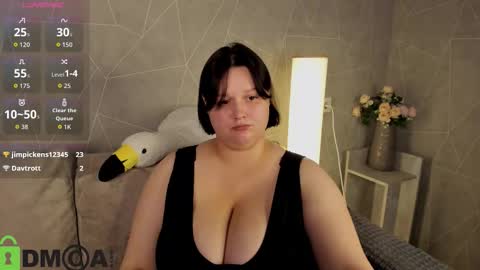 Snapshot of novalay chatting on October 15, 2:04 am Sonya online show from October 15, 2:04 am