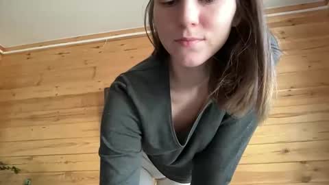 Snapshot of nursedoll chatting on October 3, 6:43 am Ema online show from October 3, 6:43 am