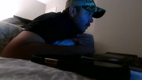 nuttincowboy727272 online show from December 20, 1:45 am