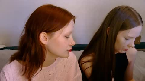 nyra_thira online show from April 19, 2:18 pm