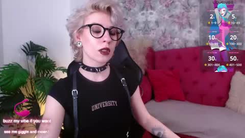 Snapshot of obedientt_ chatting on February 27, 5:18 am Moonlight online show from February 27, 5:18 am