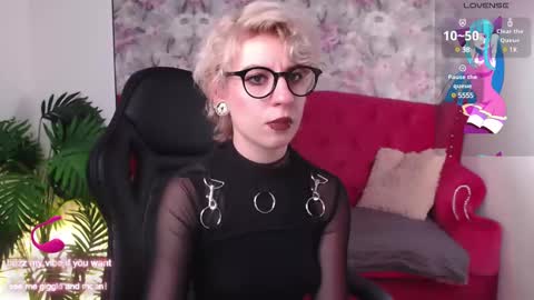 Snapshot of obedientt_ chatting on March 3, 1:01 pm Moonlight online show from March 3, 1:01 pm