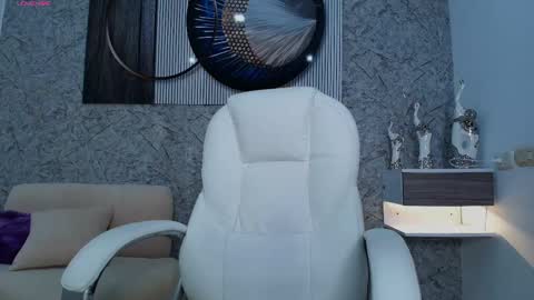 independent model online show from September 13, 7:27 pm