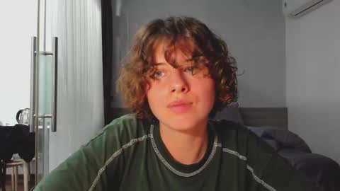 Evie online show from March 1, 3:05 pm