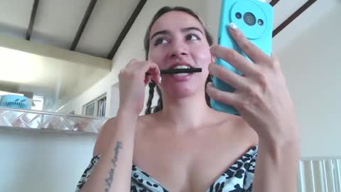 Snapshot of odette_brigh_ chatting on February 28, 4:31 pm Val online show from February 28, 4:31 pm