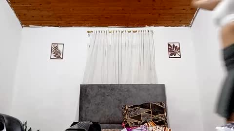 Snapshot of odette_brigh_ chatting on October 7, 10:17 pm Val online show from October 7, 10:17 pm