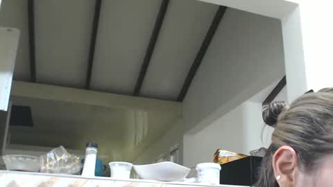 Snapshot of odette_brigh_ chatting on February 26, 12:09 am Val online show from February 26, 12:09 am