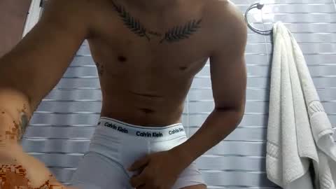 odiaz19 online show from January 18, 9:02 pm