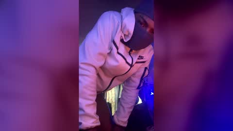 V98 online show from January 14, 8:17 pm