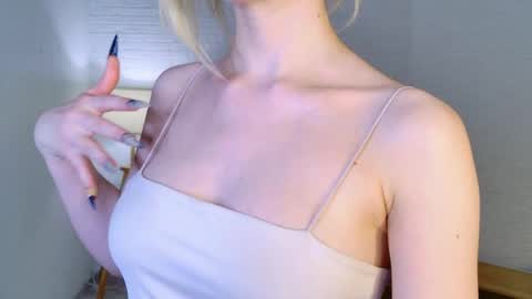 Lily online show from April 29, 5:30 pm