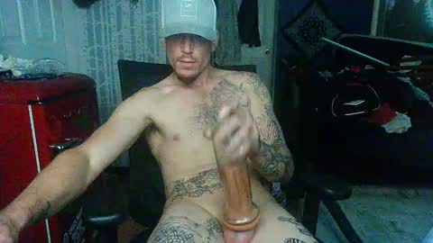 Snapshot of oh_you_know69 chatting on October 15, 11:38 pm who dares  toss me some  tips lets have fun online show from October 15, 11:38 pm
