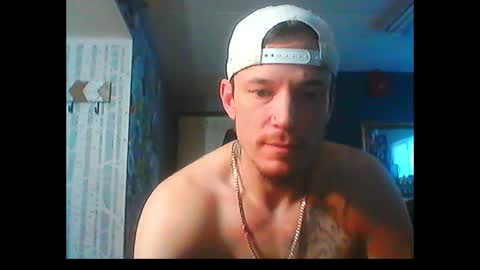 Snapshot of oh_you_know69 chatting on January 6, 9:43 pm who dares  toss me some  tips lets have fun online show from January 6, 9:43 pm