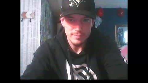 Snapshot of oh_you_know69 chatting on January 13, 7:10 pm who dares  toss me some  tips lets have fun online show from January 13, 7:10 pm