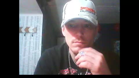 Snapshot of oh_you_know69 chatting on January 13, 9:08 am who dares  toss me some  tips lets have fun online show from January 13, 9:08 am